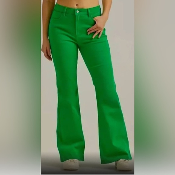 Wrangler Women’s Denim High Rise Fierce Flare Meadow - NWOT - Size 8x32 - Picture 2 of 5